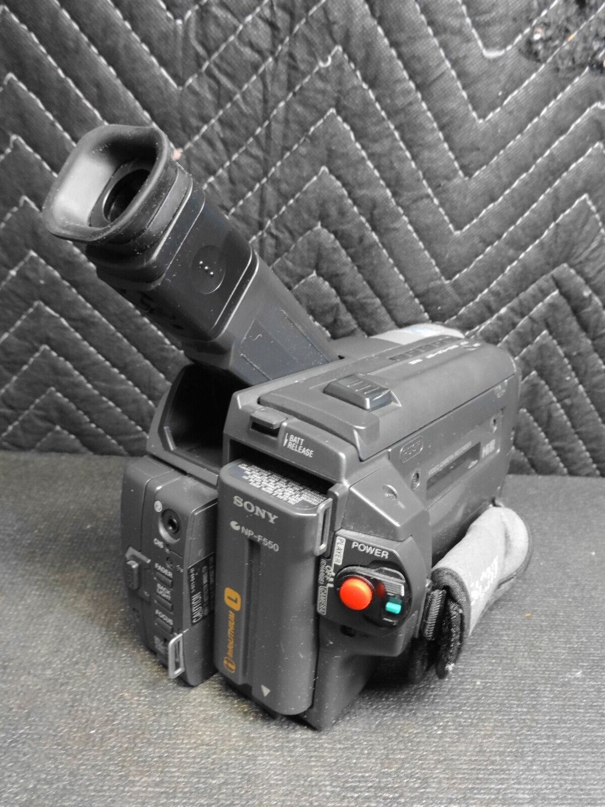Sony Handycam CCD-TRV68 Vision Video Hi8 Camcorder w/ Power & AV Cables