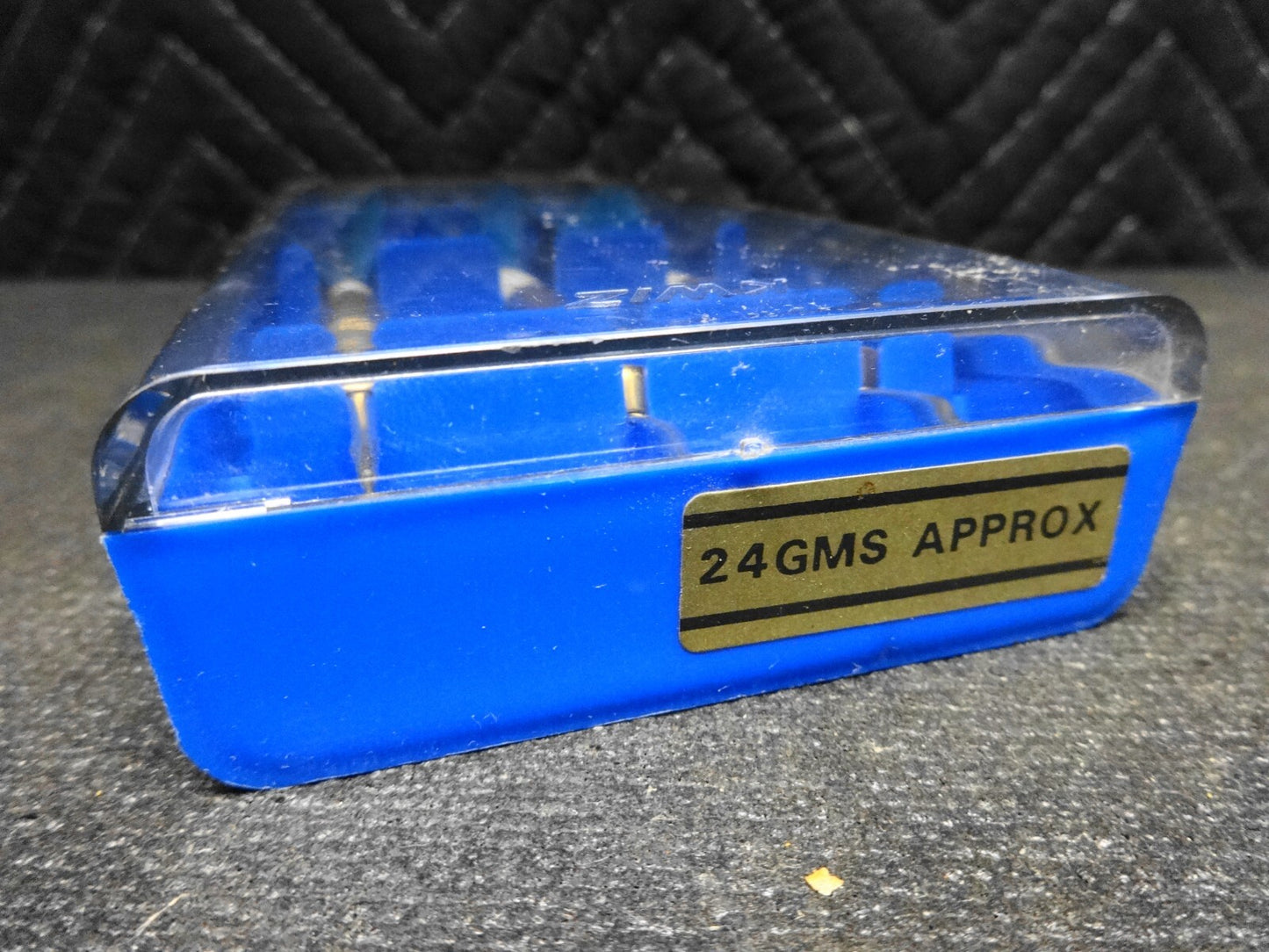 RARE VINTAGE 1970's KWIZ DARTS SET IN CASE - 24 GMS