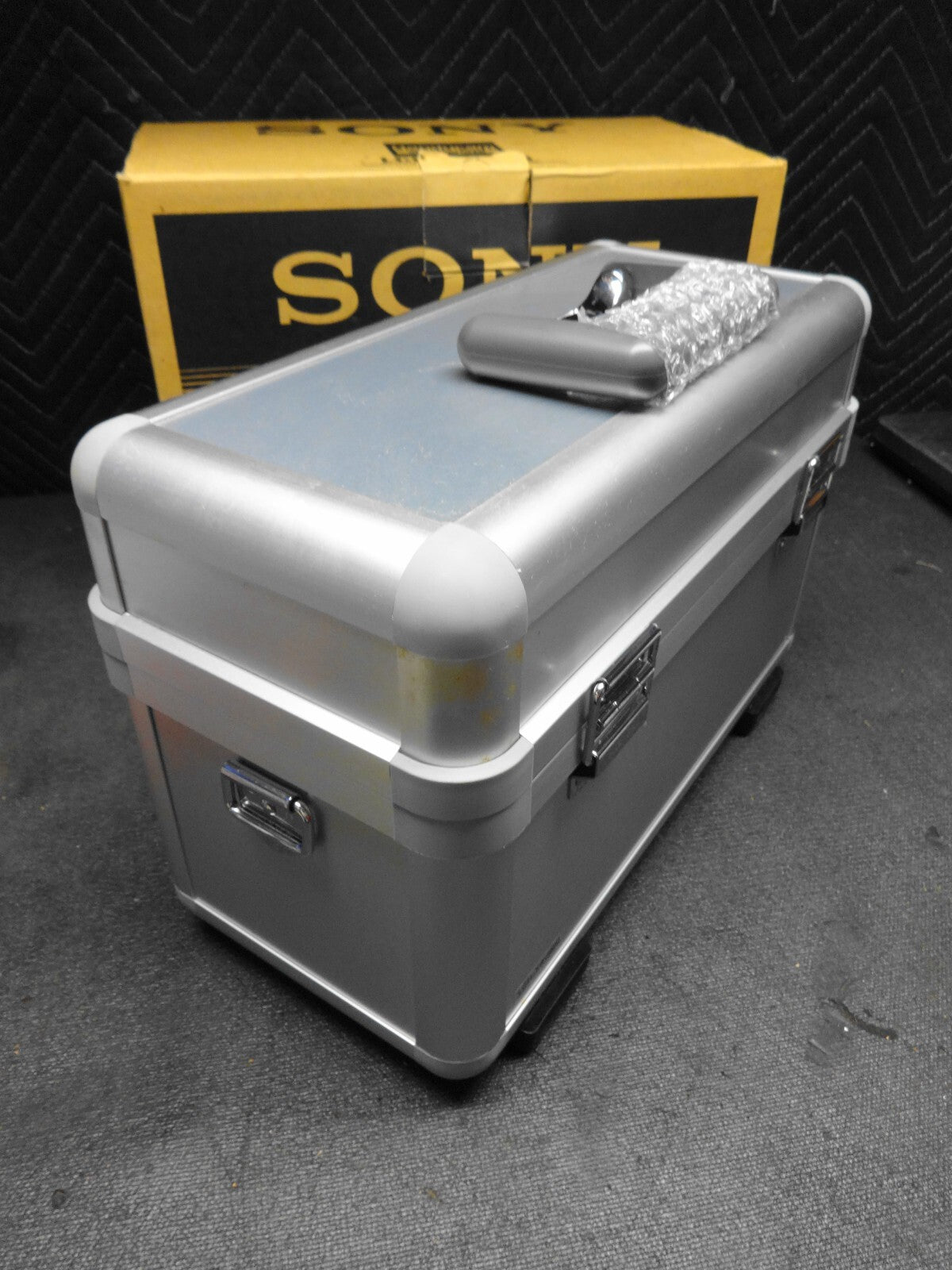 BRAND NEW - Sony Hard Handycam Carrying Case Only - Silver LCH-TRV900 *NIB*