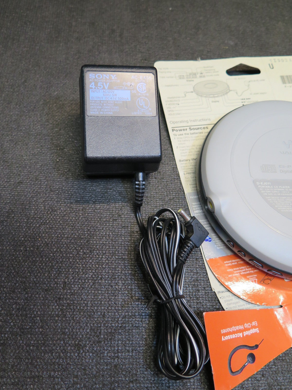 Sony Walkman D‑EJ011 Portable CD Player w/ Power Adapter Mega Bass G‑Protection