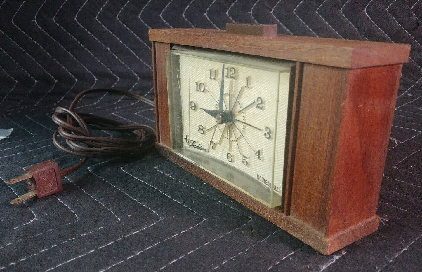 1950s Wooden Case Sears Tradition Ingraham Electric Alarm Clock - 7113 118
