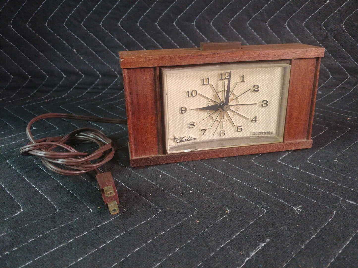 1950s Wooden Case Sears Tradition Ingraham Electric Alarm Clock - 7113 118