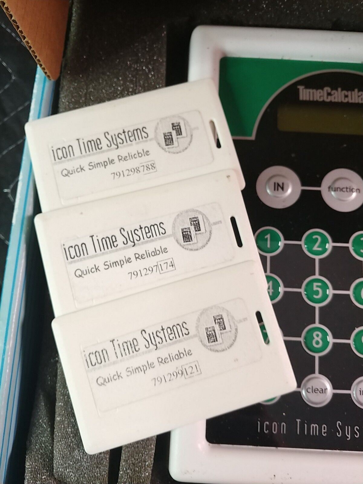 IconTime TimeCalculator Timeclock w/ Proximity Badges