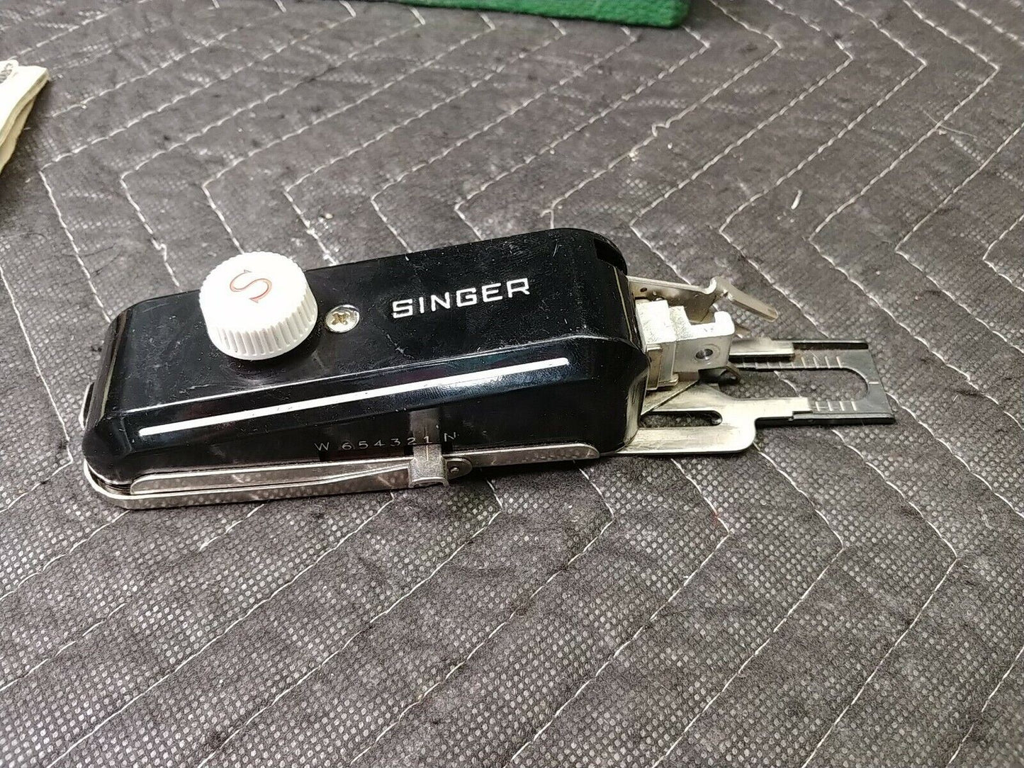 SINGER 160506 Buttonholer Templates AND Cover Plate Vintage 1948 W/Manual