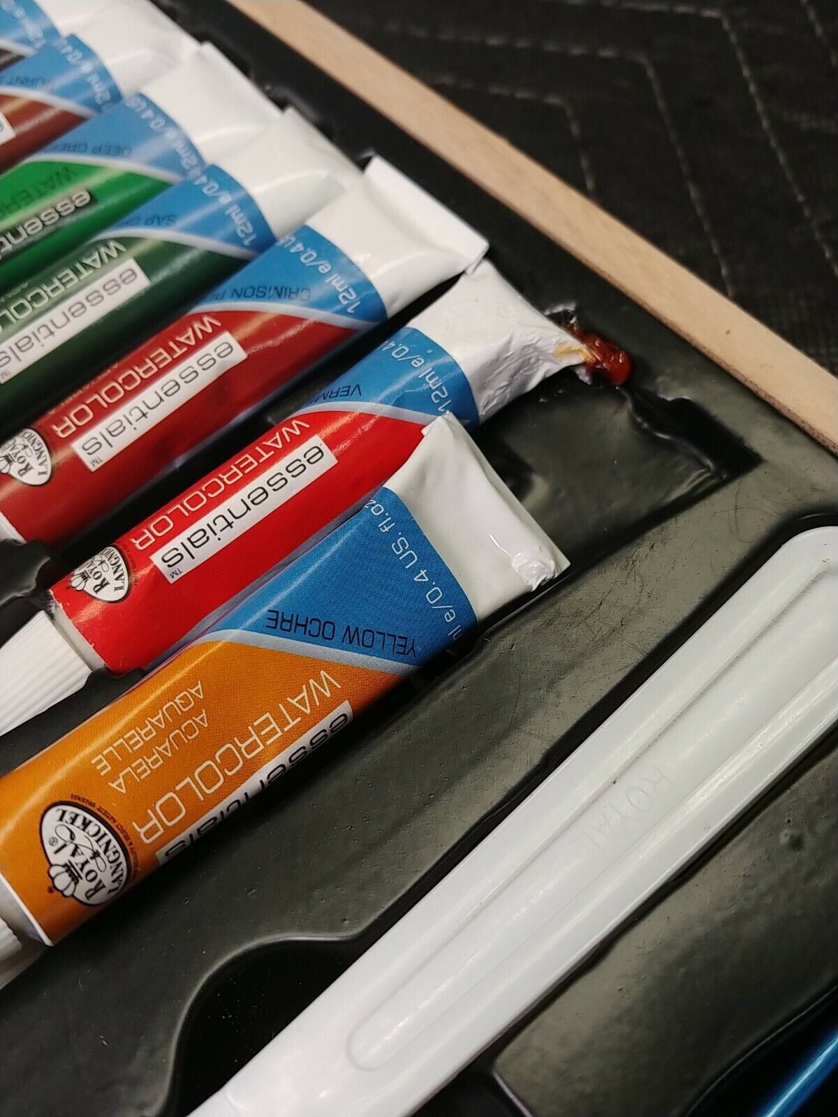 Royal & Langnickel 100+ Piece Sketching and Drawing Easel Artist Set Storage Box