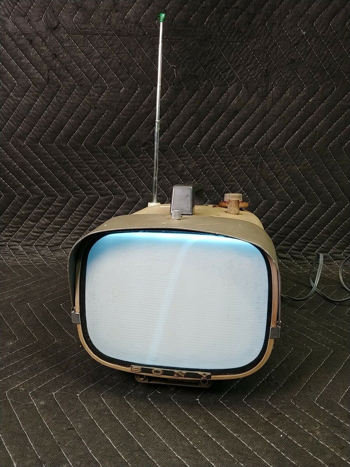VERY RARE 1961 WORKING SONY 8-301W Transistor TV - With Case