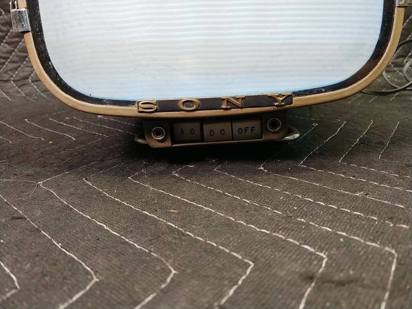 VERY RARE 1961 WORKING SONY 8-301W Transistor TV - With Case