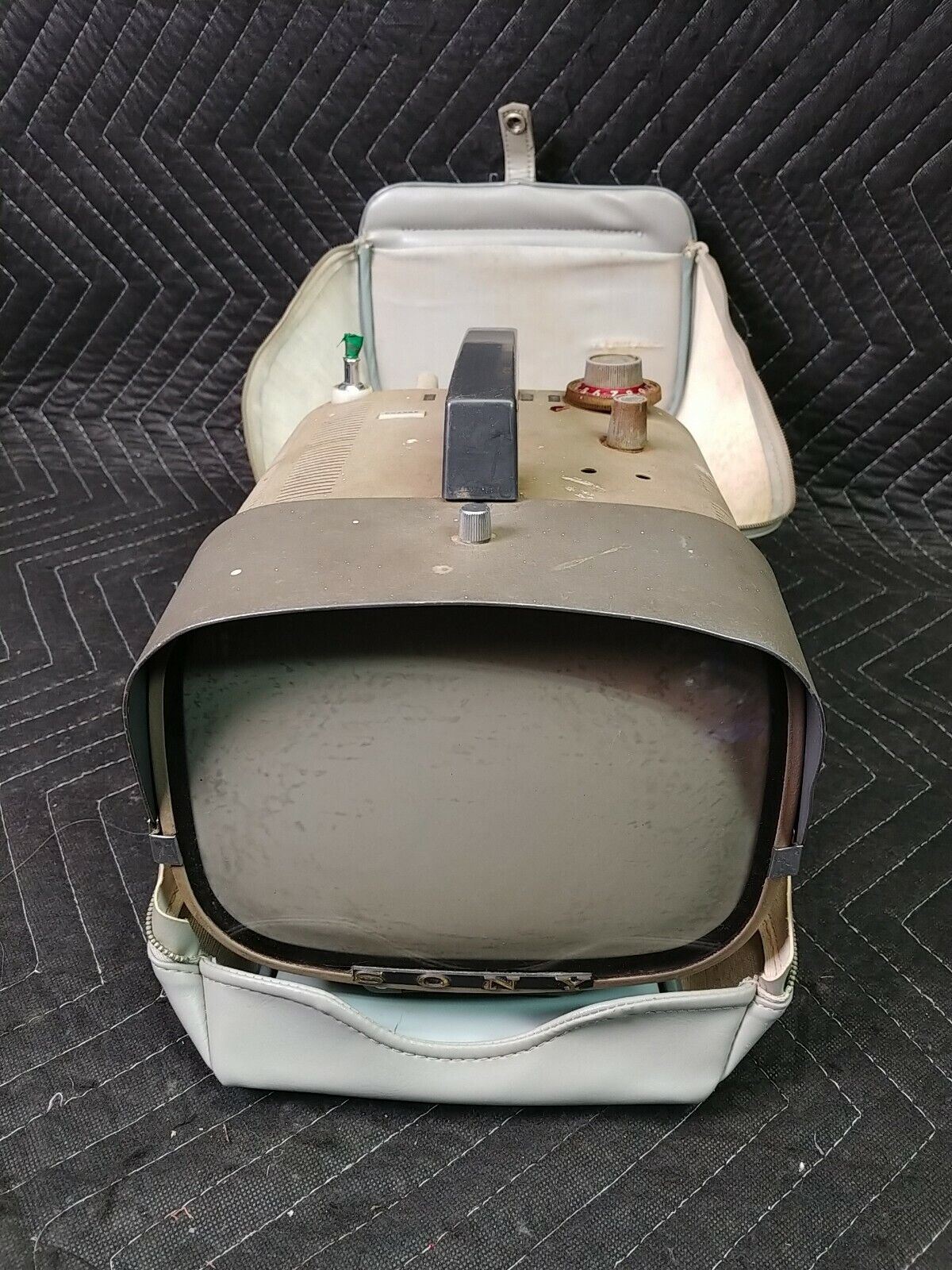 VERY RARE 1961 WORKING SONY 8-301W Transistor TV - With Case