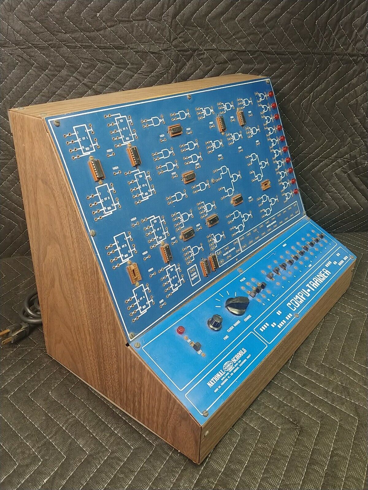 VINTAGE NATIONAL TECHNICAL SCHOOLS CIRCUIT COMPU-TRAINER