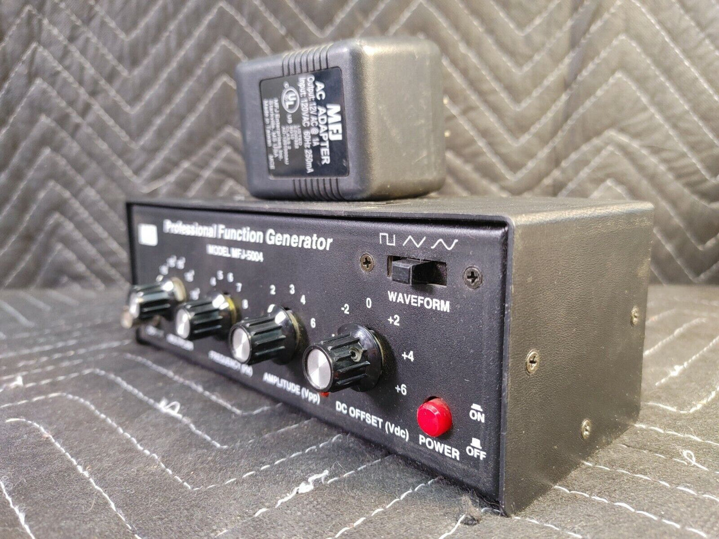 MFJ 5004 Professional Function Generator w/ 12V Power Adapter