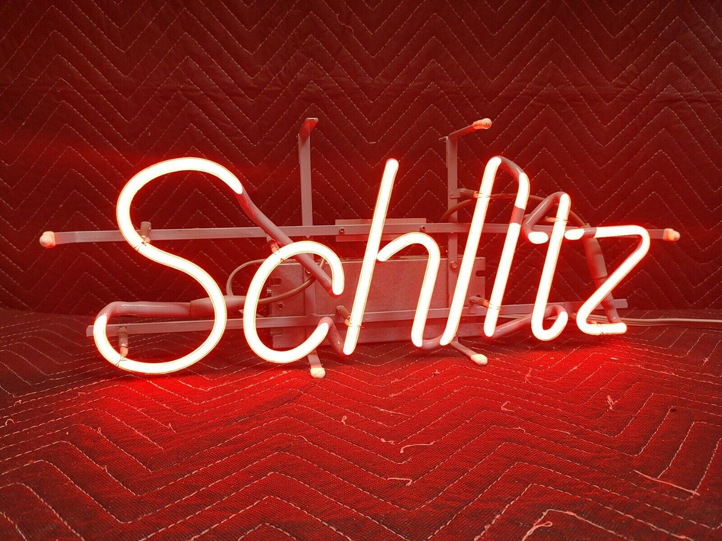1977 SCHLITZ BEER NEON SIGN - Vintage & Awesome