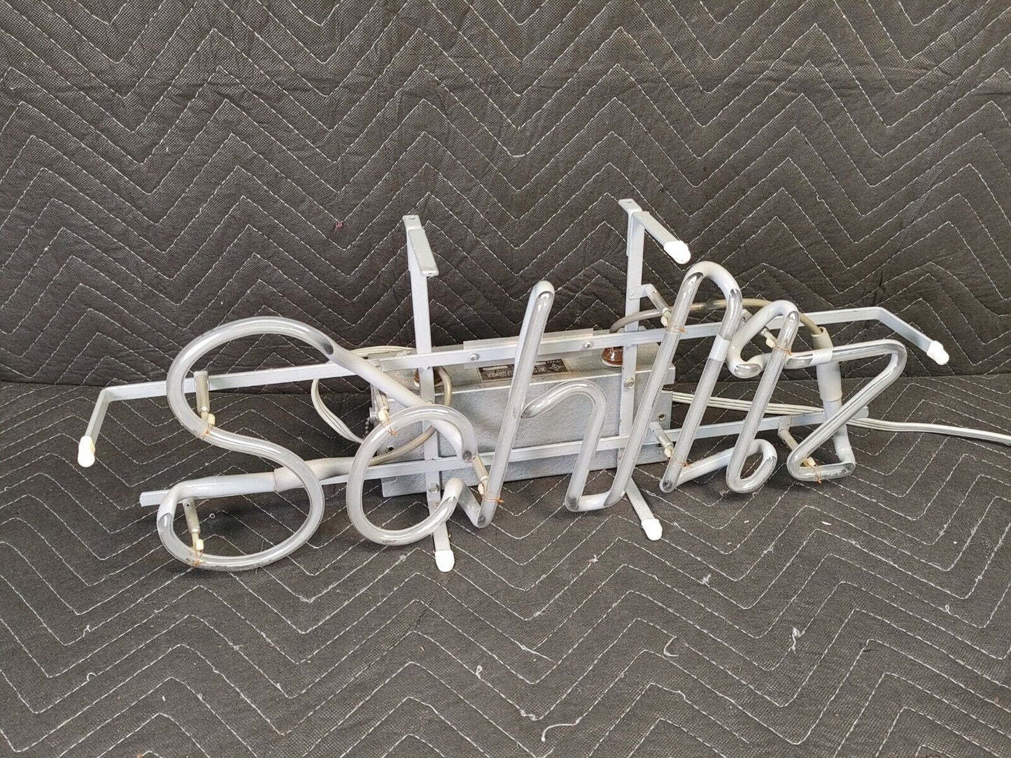 1977 SCHLITZ BEER NEON SIGN - Vintage & Awesome