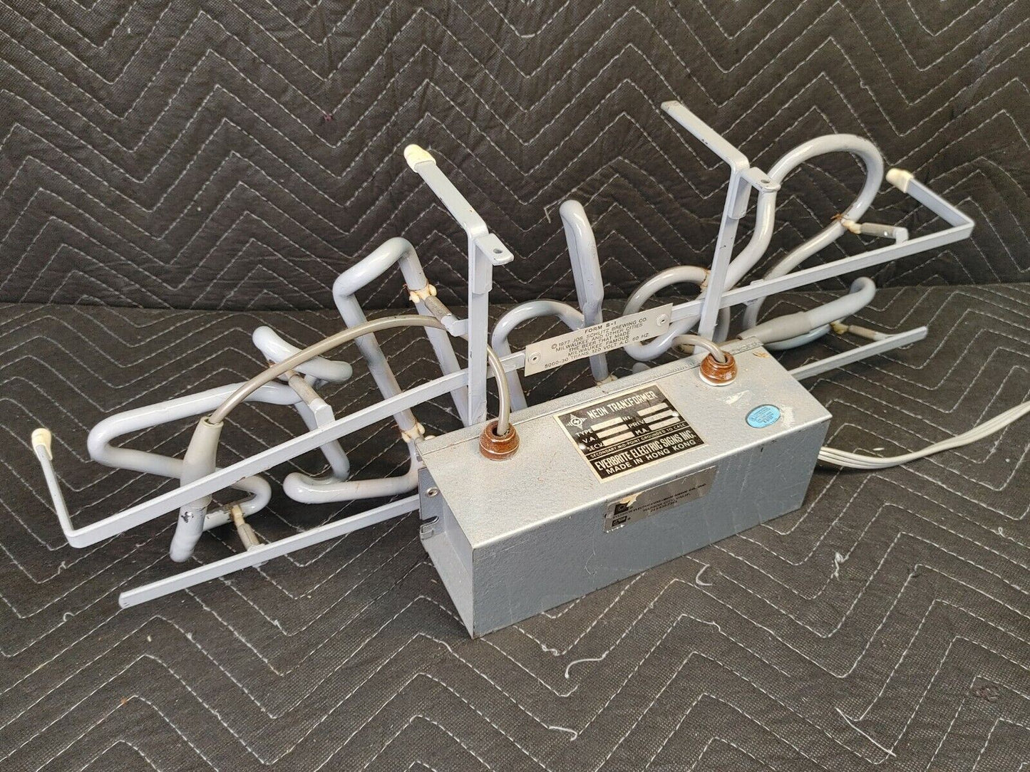 1977 SCHLITZ BEER NEON SIGN - Vintage & Awesome