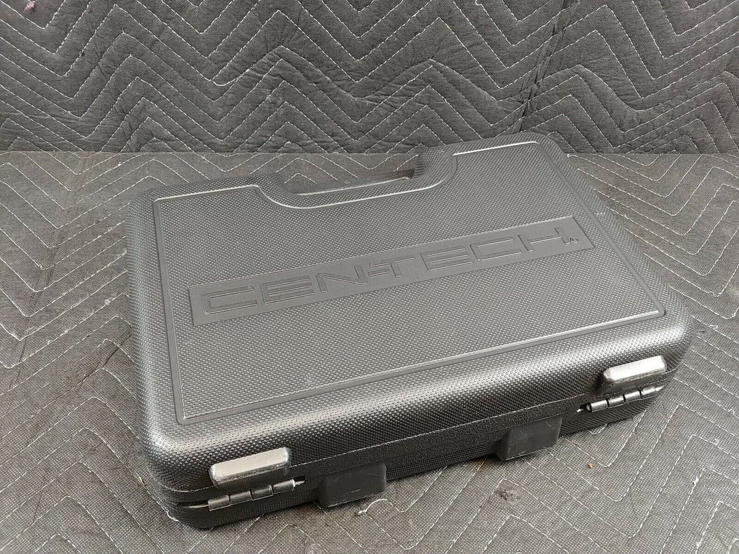 CEN-TECH 2.4 LCD inspection camera with cable and case