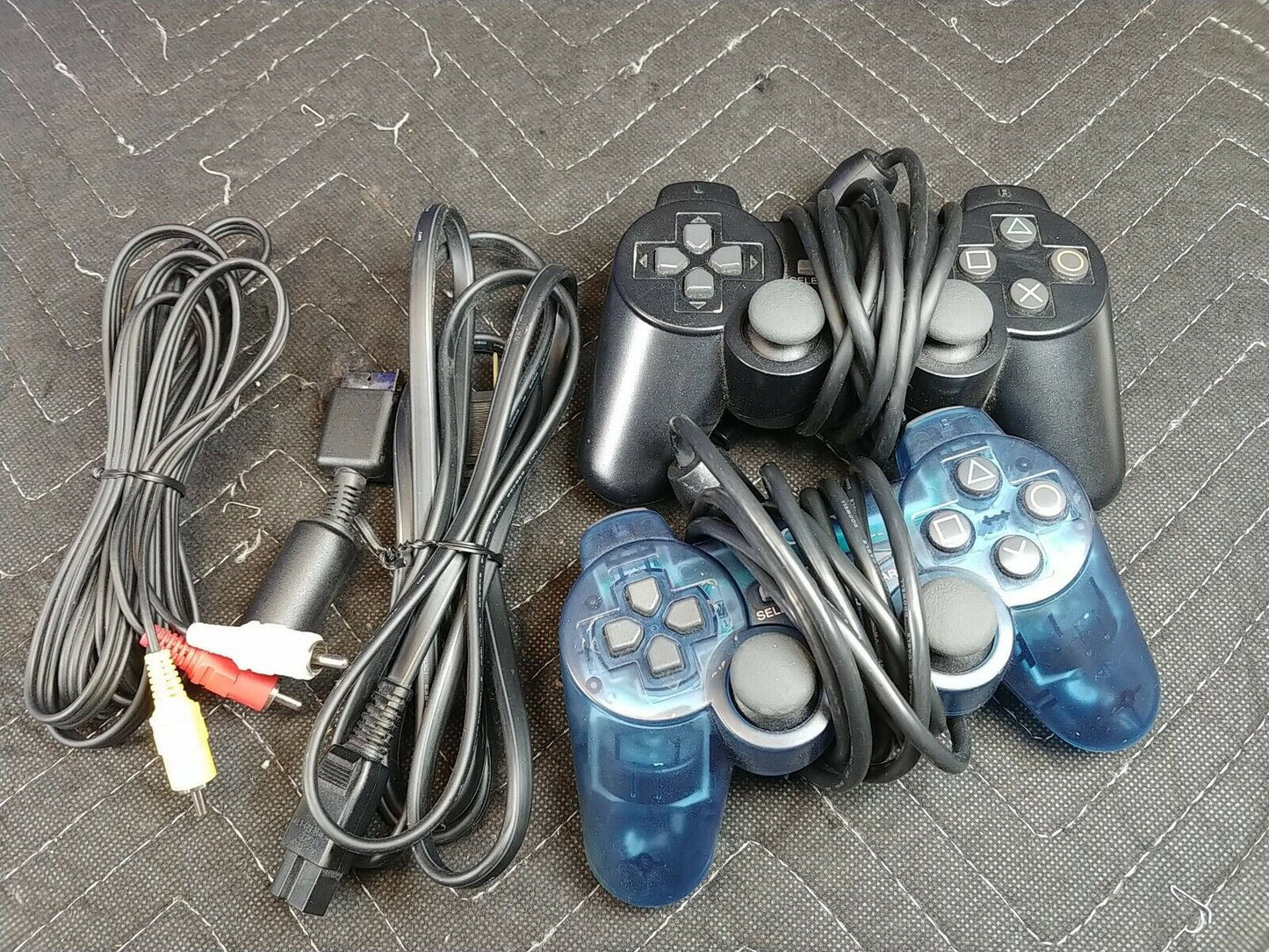 Sony PlayStation 2 Console SCPH-39001/97004 Original Box 2 Controls