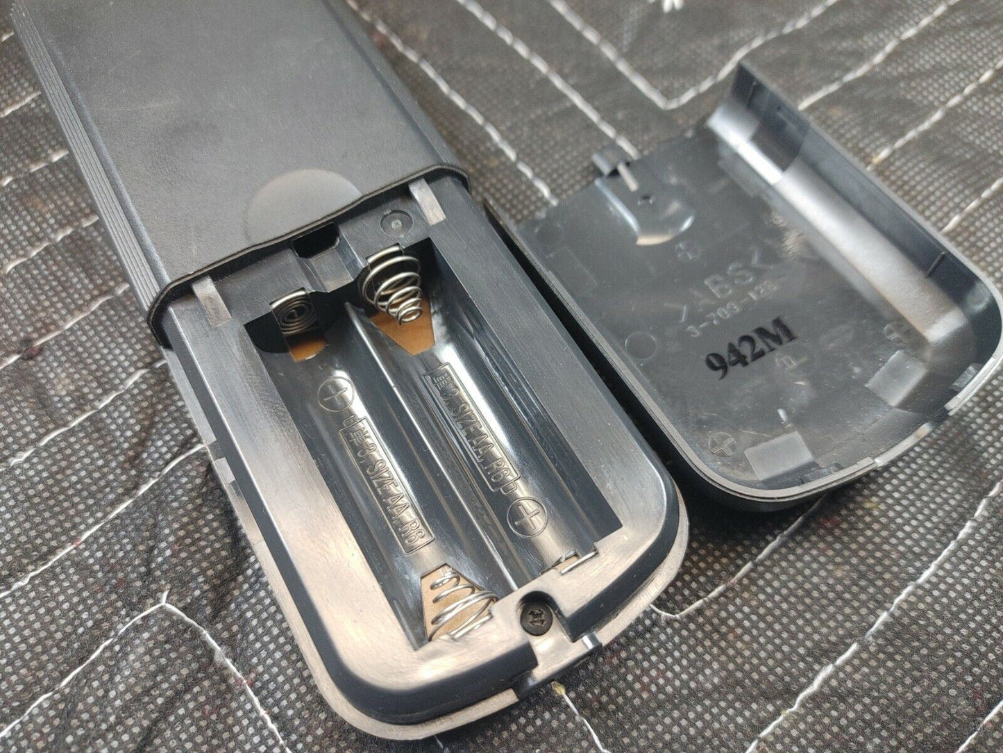 Vintage Sony Trinitron KV—13VM42 13" TV/VCR Combo Retro Gaming TV w/ Remote