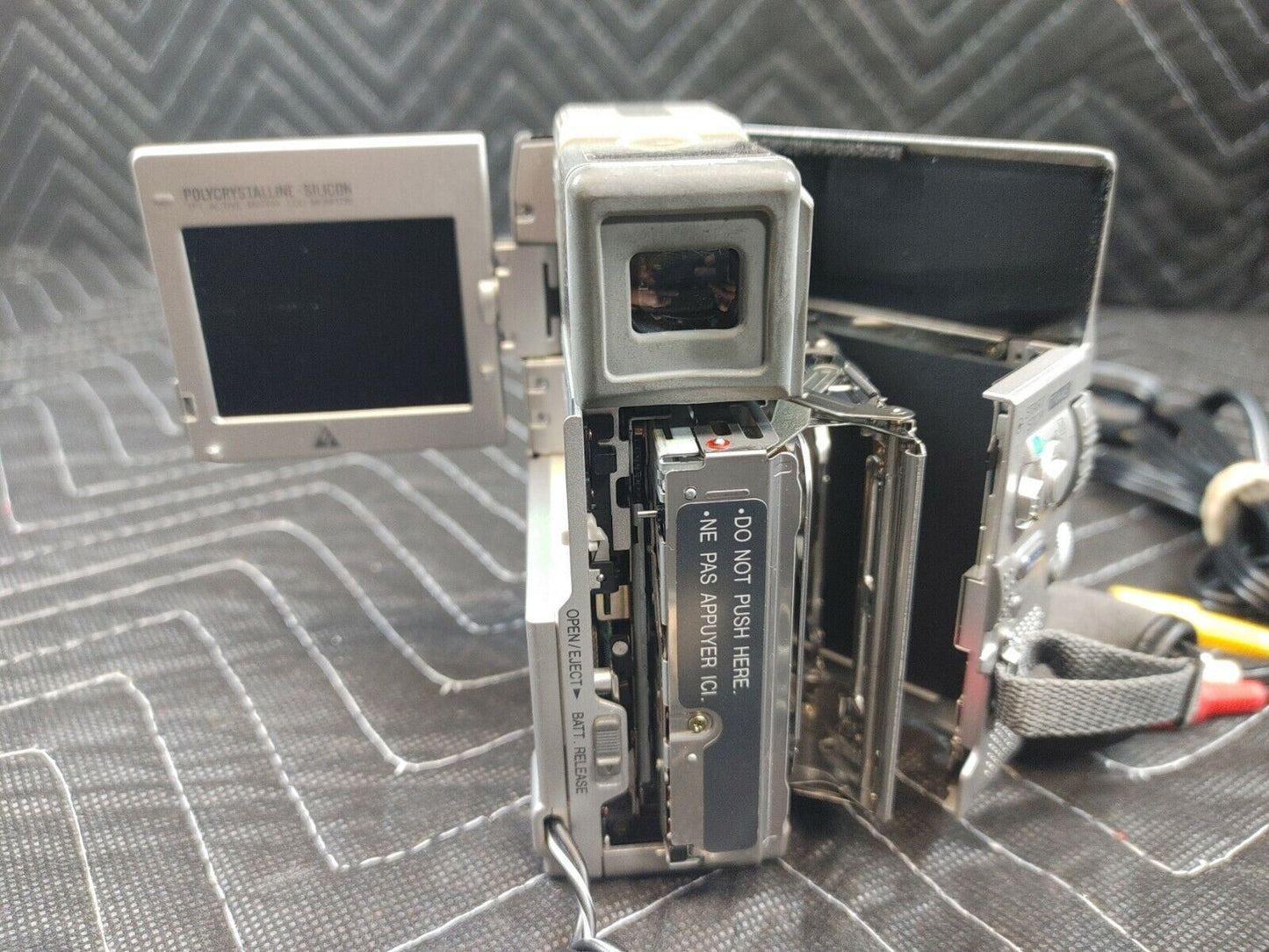 JVC GR-DVM70U MiniDV MINI-DV CAMCORDER