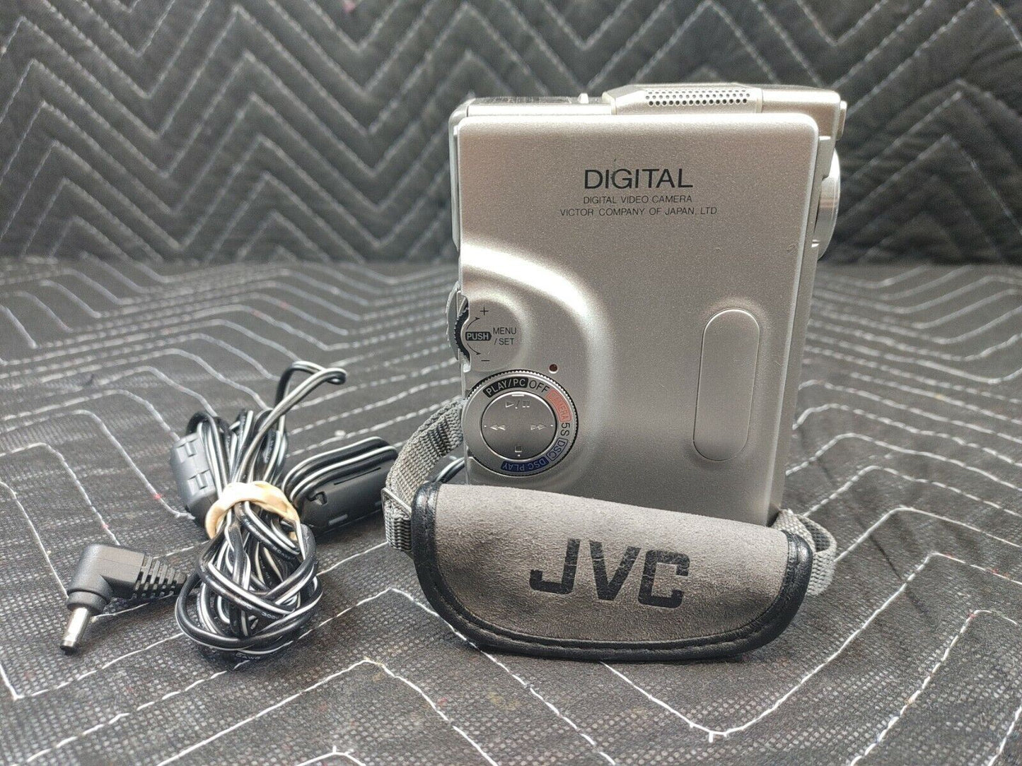 JVC GR-DVM70U MiniDV MINI-DV CAMCORDER