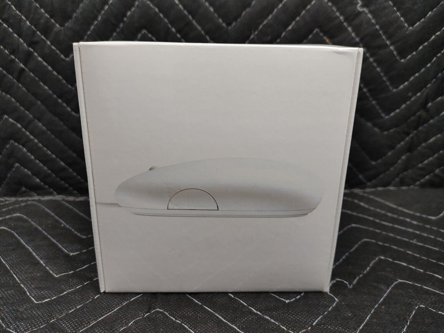 NEW Apple Mighty Mouse A1152 USB Wired Optical Mouse MB112LL/B SEALED