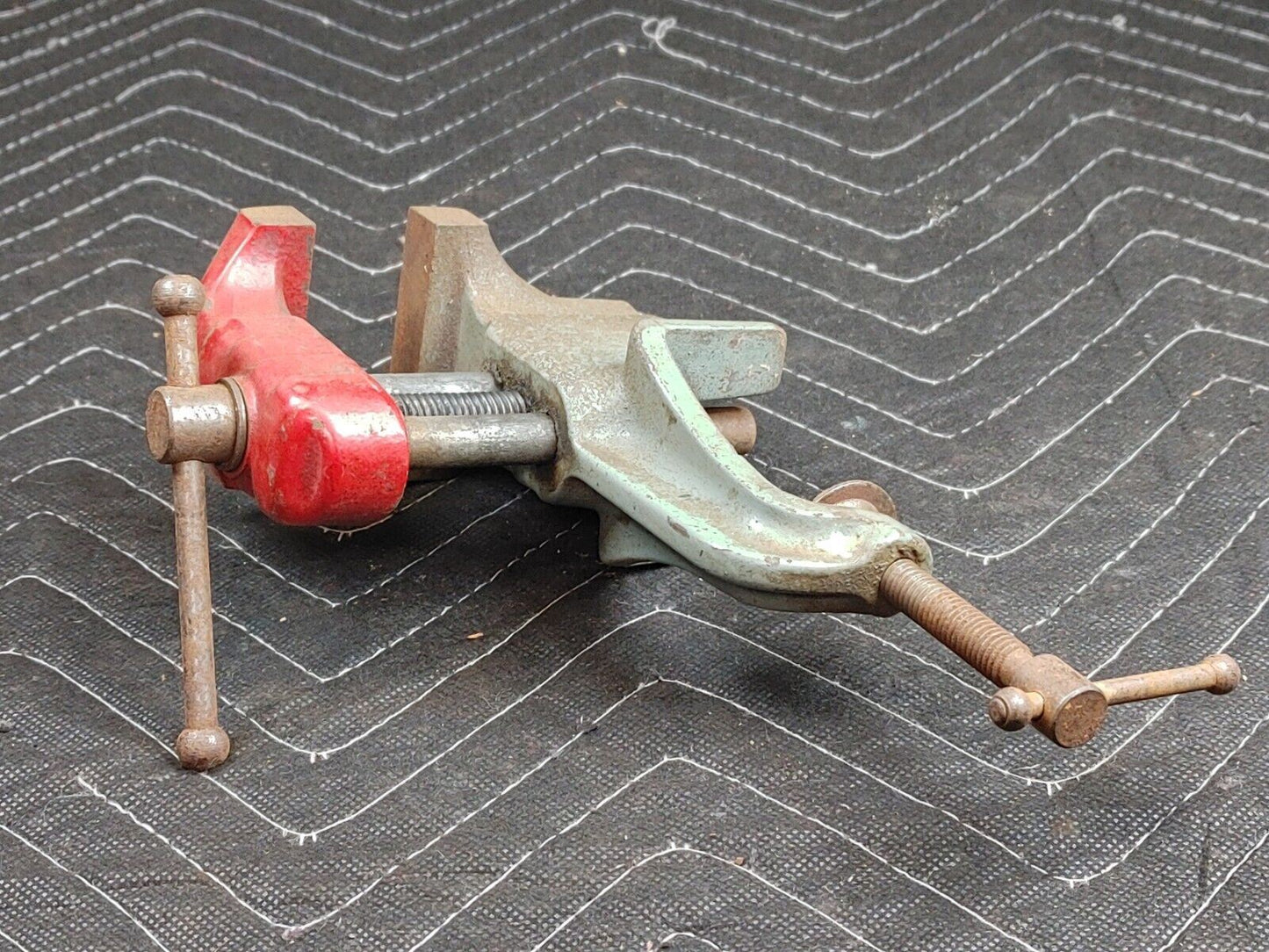 Vintage U.S. MADE Mini Anvil Vise ( Pat. No. 1999600 ) Stanley Defiance Art Deco