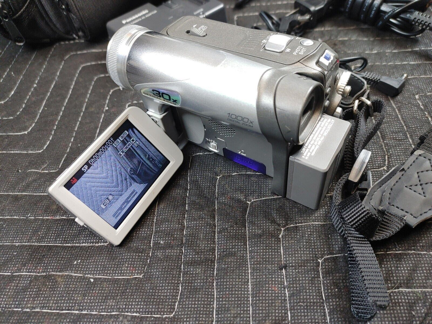 Panasonic PV-GS35 MiniDV Camcorder w/ Remote, Case, Charger & Cords - TESTED