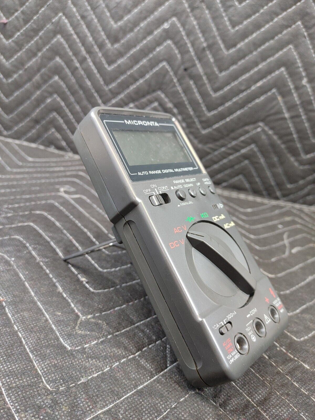 Micronta 22-186A Radio Shack Handheld LCD Digital Multimeter Vintage