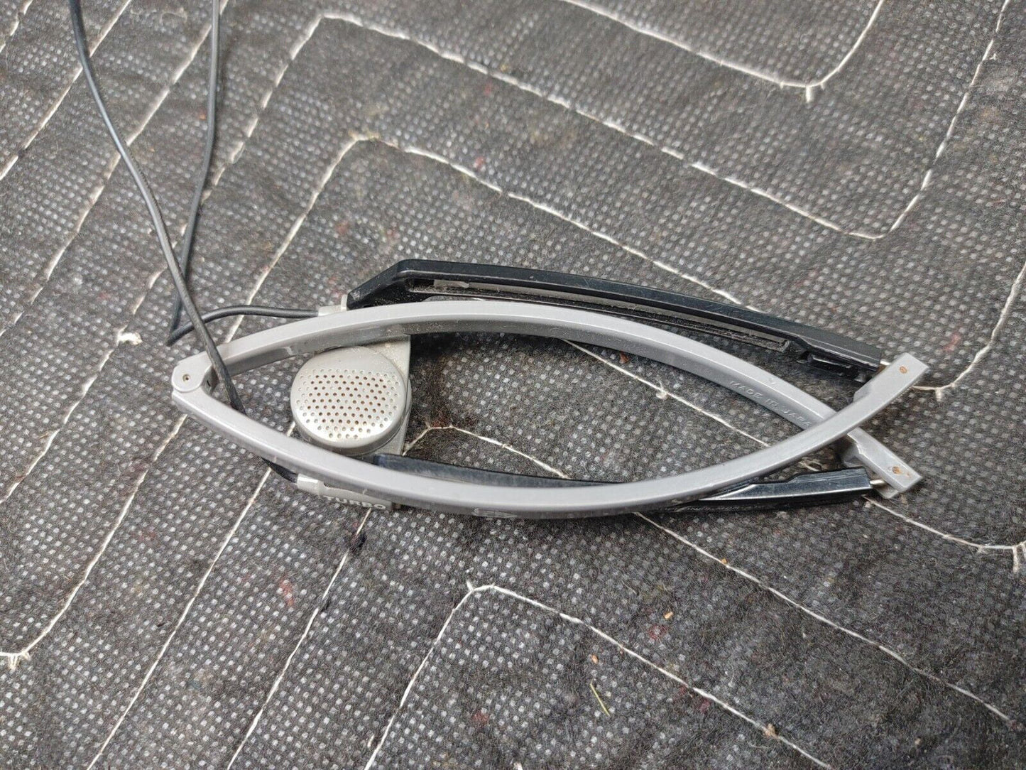 Sony Discman Wired Remote RM-DM2 + Headphones