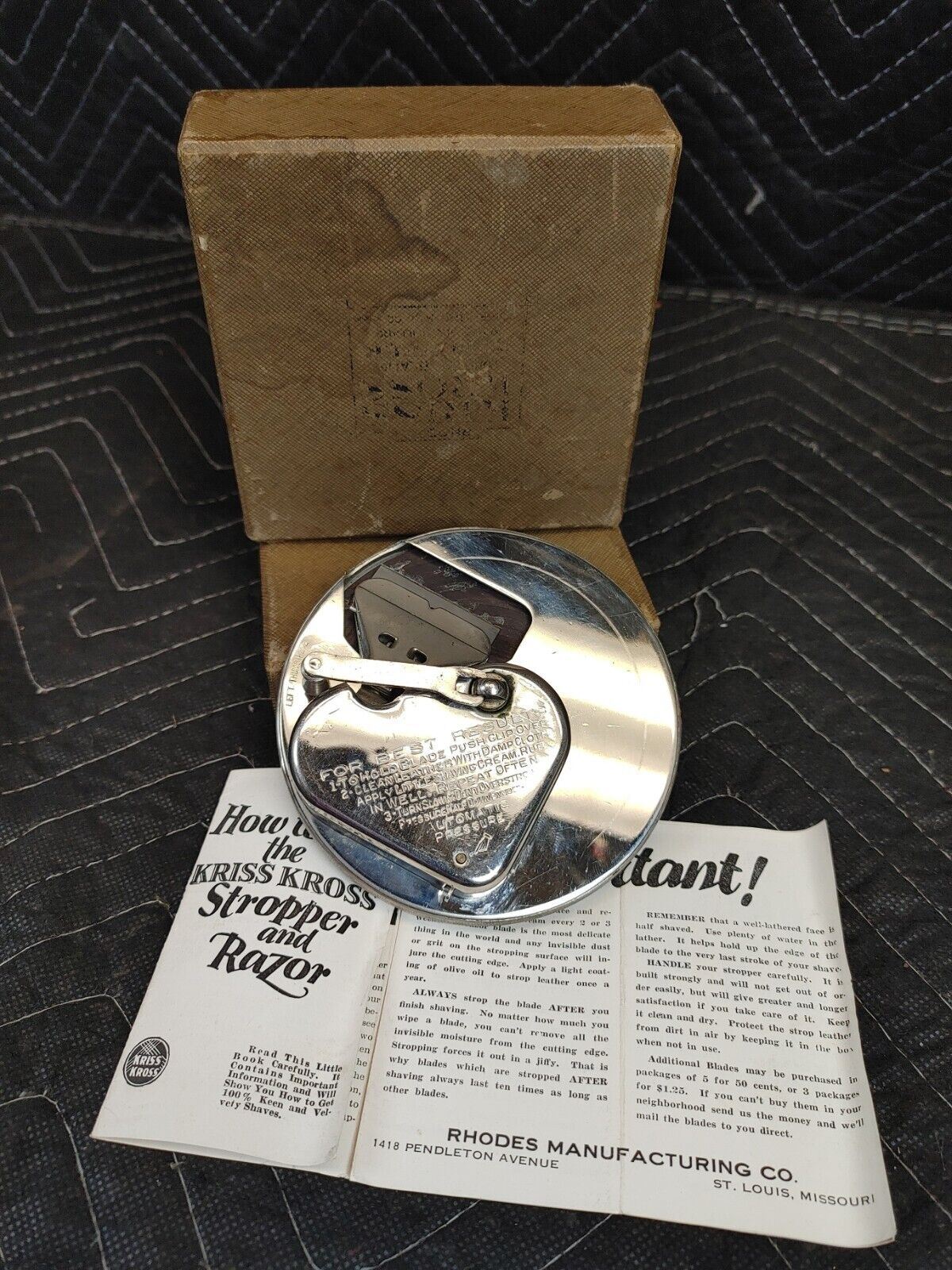 vtg Kriss Kross Razor Blade Sharpener Stropper w/ Box and Instructions