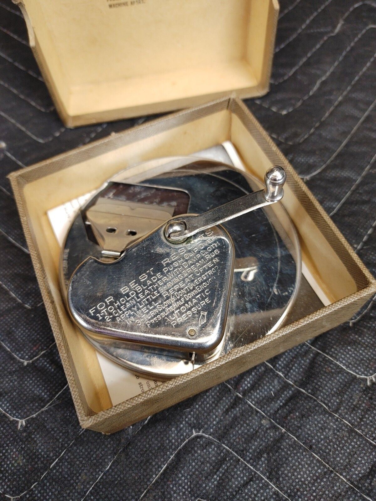 vtg Kriss Kross Razor Blade Sharpener Stropper w/ Box and Instructions