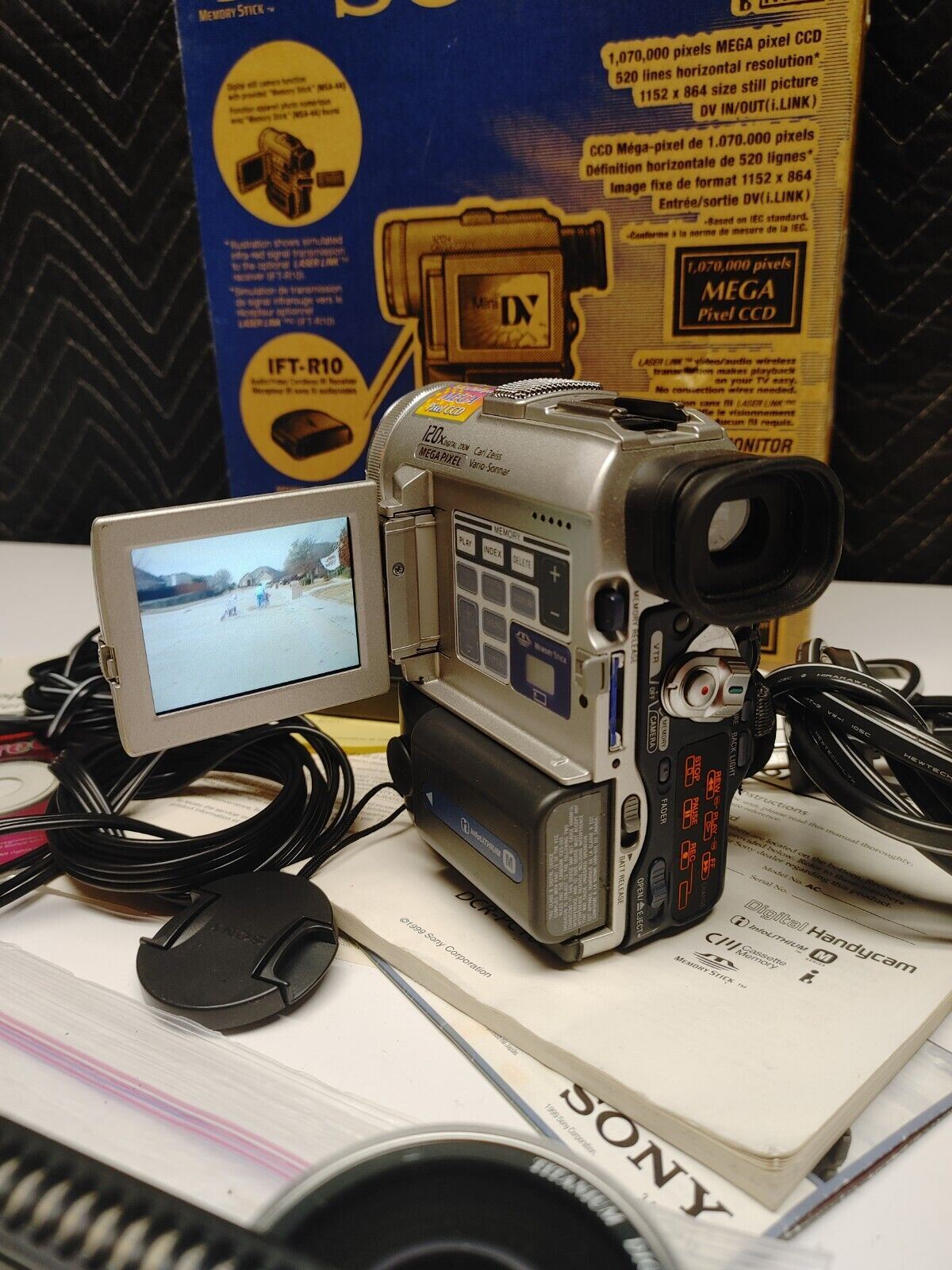 Sony Handycam DCR-PC100 Mini DV MiniDV Camcorder VCR Watch Play Video Transfer