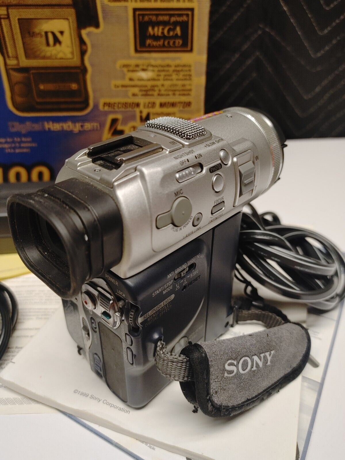 Sony Handycam DCR-PC100 Mini DV MiniDV Camcorder VCR Watch Play Video Transfer