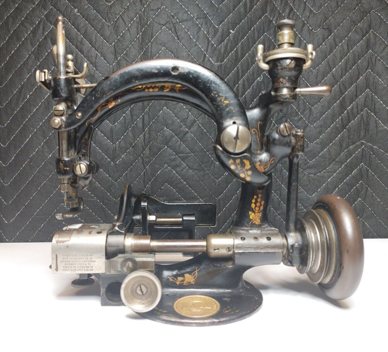 RARE ANTIQUE WILLCOX & GIBBS HAT MAKING SEWING MACHINE IN ORIGINAL CONDITION