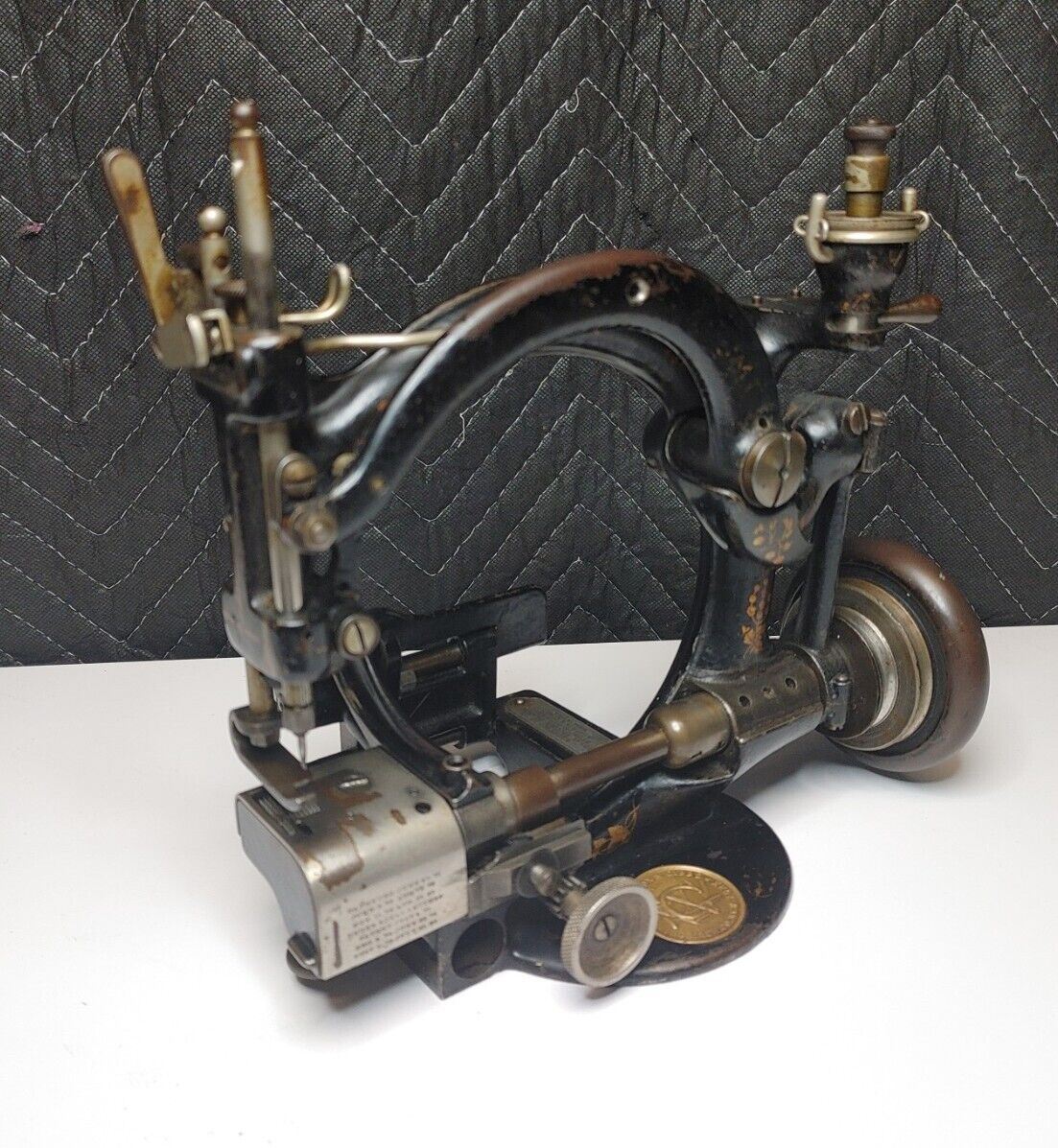 RARE ANTIQUE WILLCOX & GIBBS HAT MAKING SEWING MACHINE IN ORIGINAL CONDITION