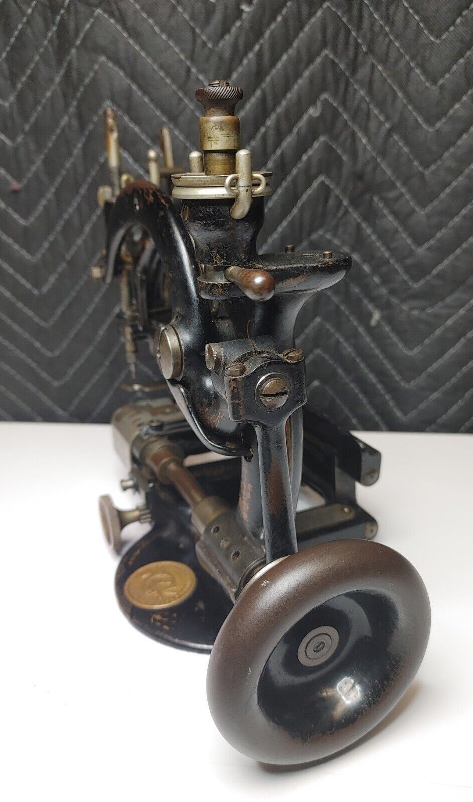 RARE ANTIQUE WILLCOX & GIBBS HAT MAKING SEWING MACHINE IN ORIGINAL CONDITION