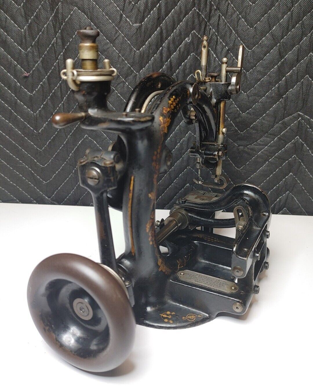 RARE ANTIQUE WILLCOX & GIBBS HAT MAKING SEWING MACHINE IN ORIGINAL CONDITION