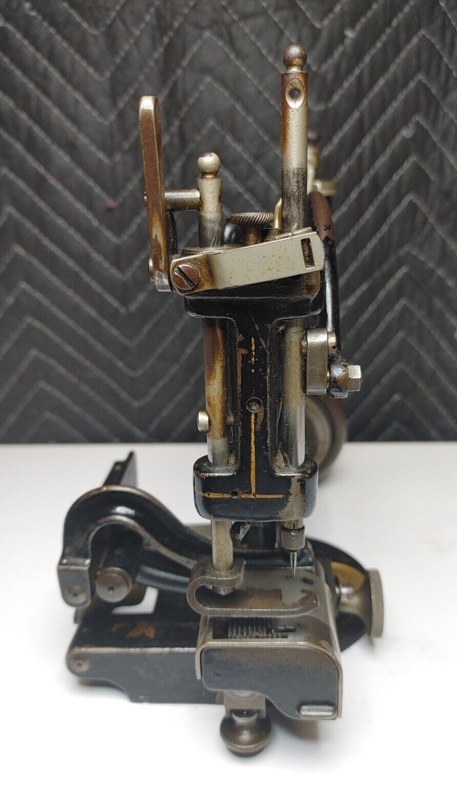 RARE ANTIQUE WILLCOX & GIBBS HAT MAKING SEWING MACHINE IN ORIGINAL CONDITION