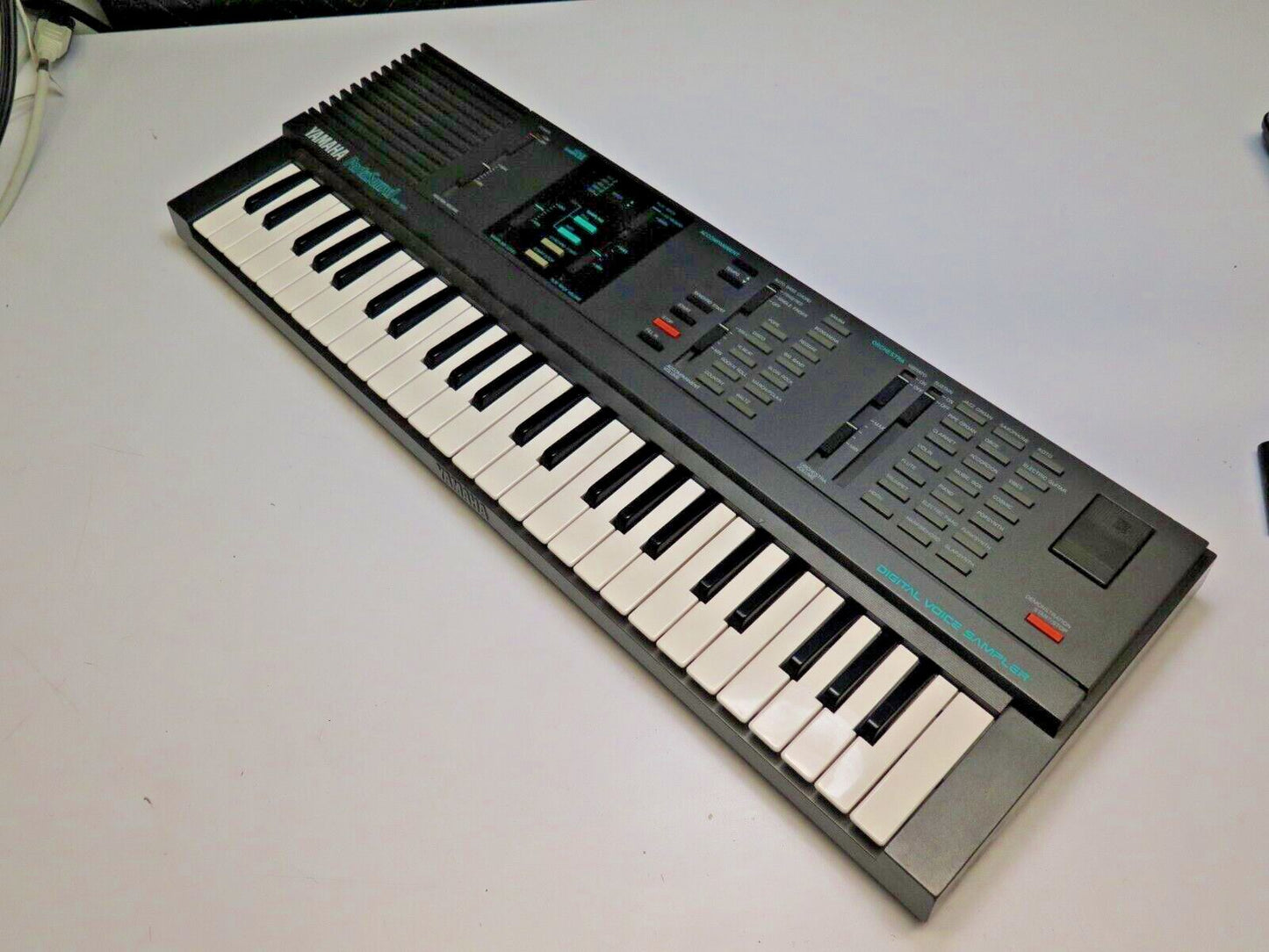Yamaha PortaSound VSS-100 Keyboard with Digital Voice Sampler