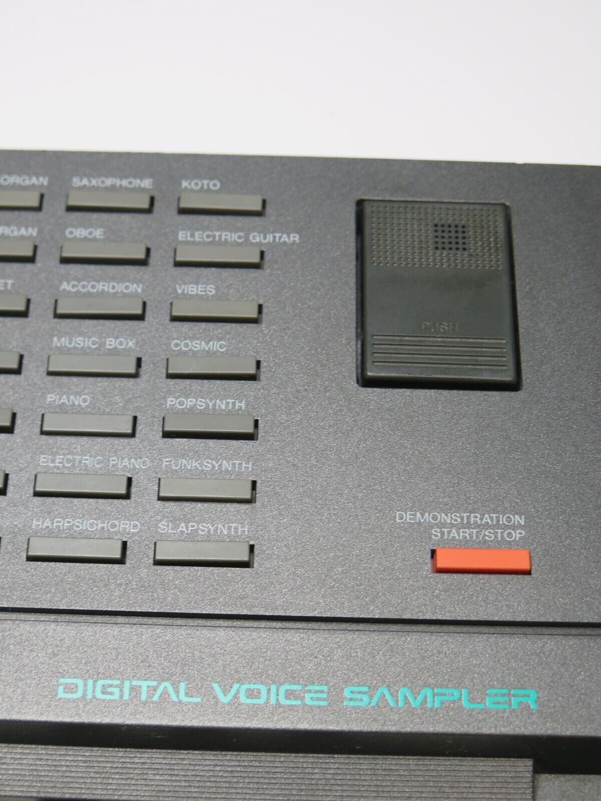 Yamaha PortaSound VSS-100 Keyboard with Digital Voice Sampler