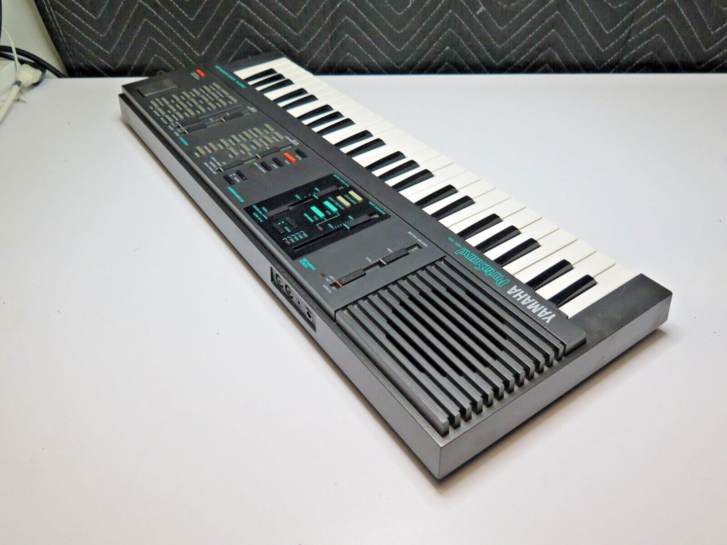 Yamaha PortaSound VSS-100 Keyboard with Digital Voice Sampler