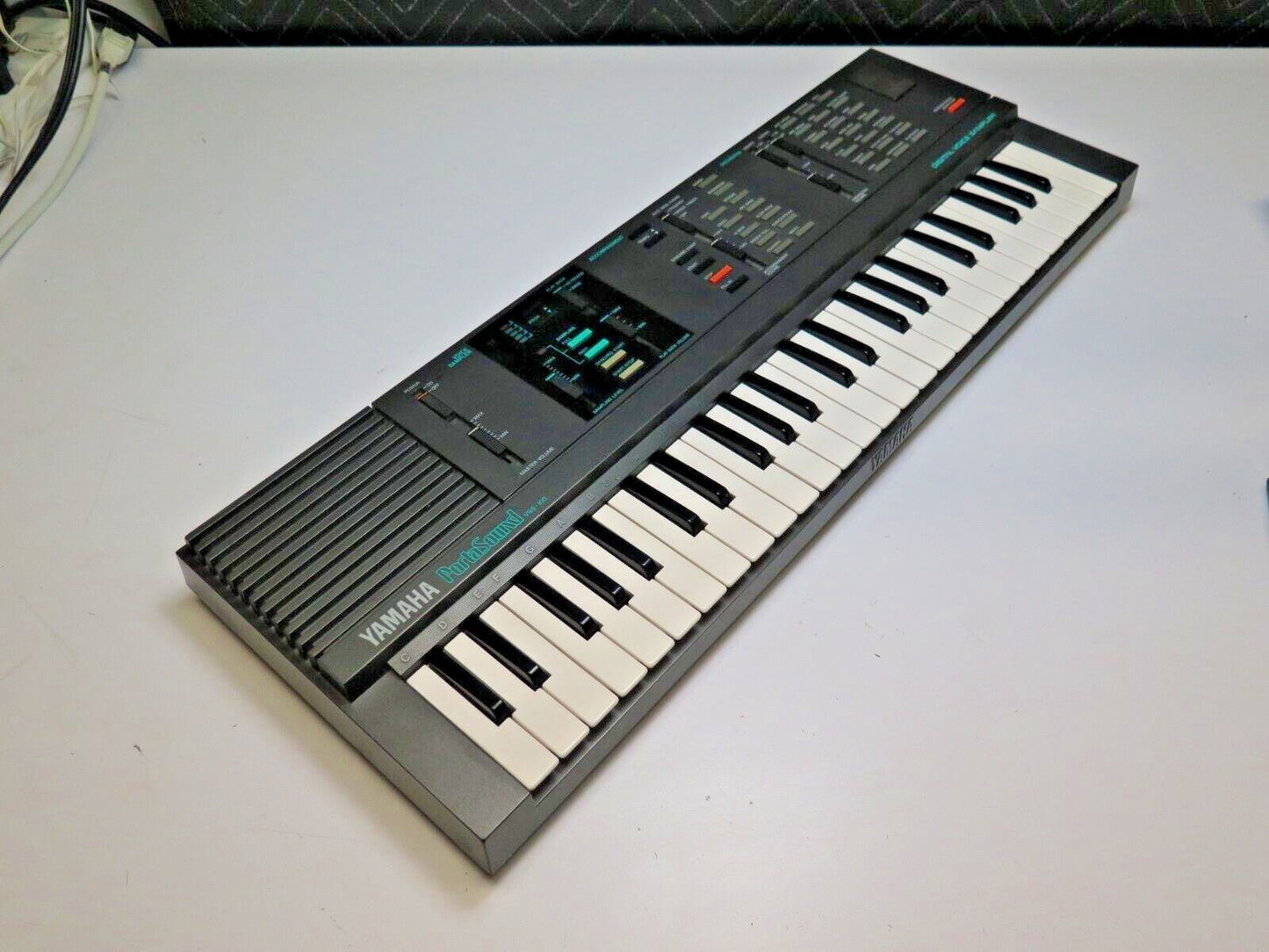 Yamaha PortaSound VSS-100 Keyboard with Digital Voice Sampler