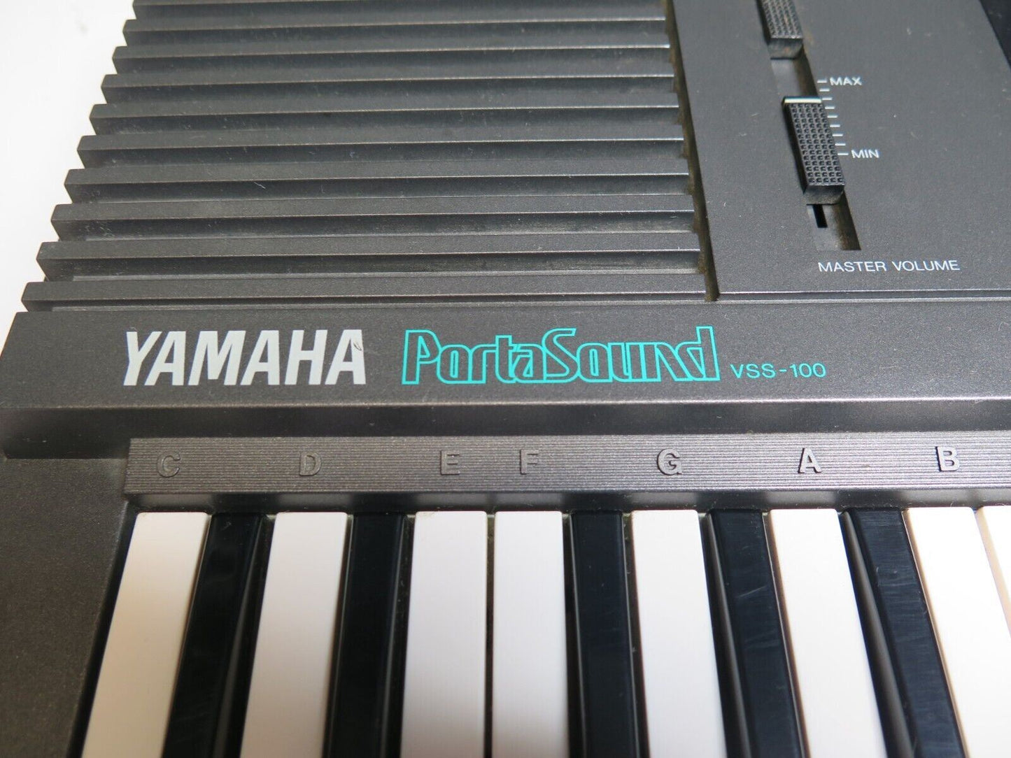 Yamaha PortaSound VSS-100 Keyboard with Digital Voice Sampler