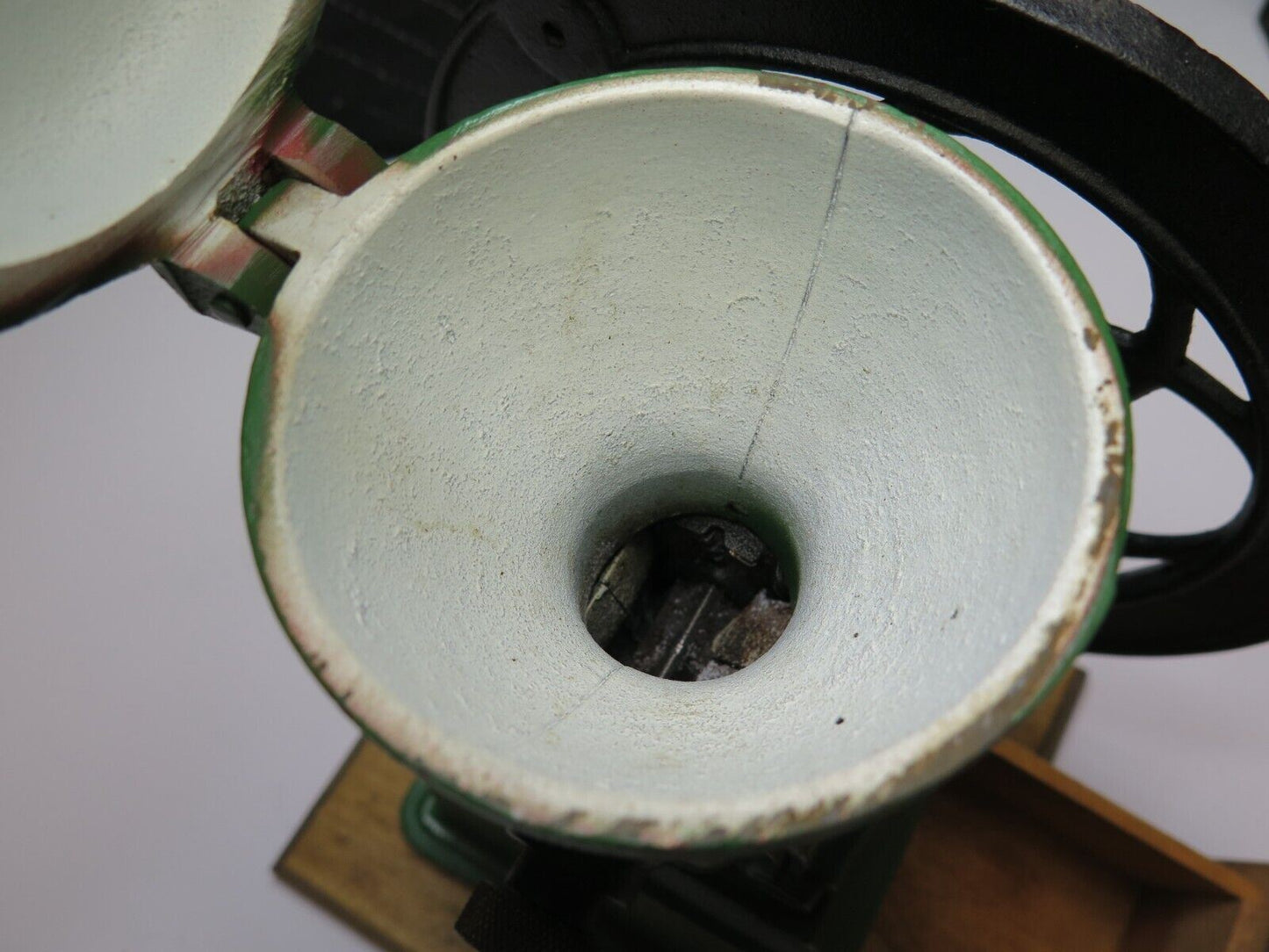 Cast Iron Hand Crank Wheel Manual Coffee Grinder Mill - Green