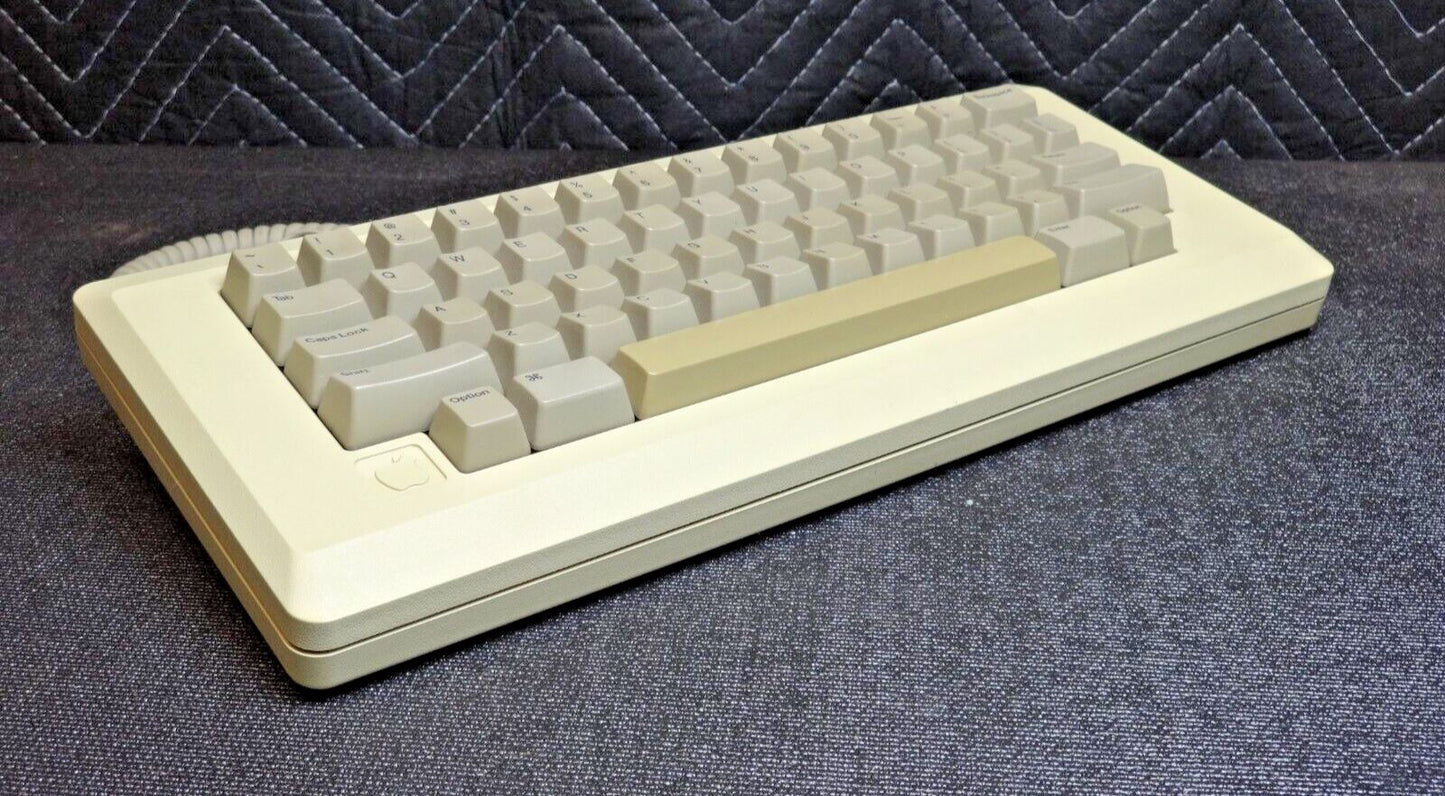 1984 Apple Macintosh Original Keyboard Model M0110 Mac 128K w/ Cord