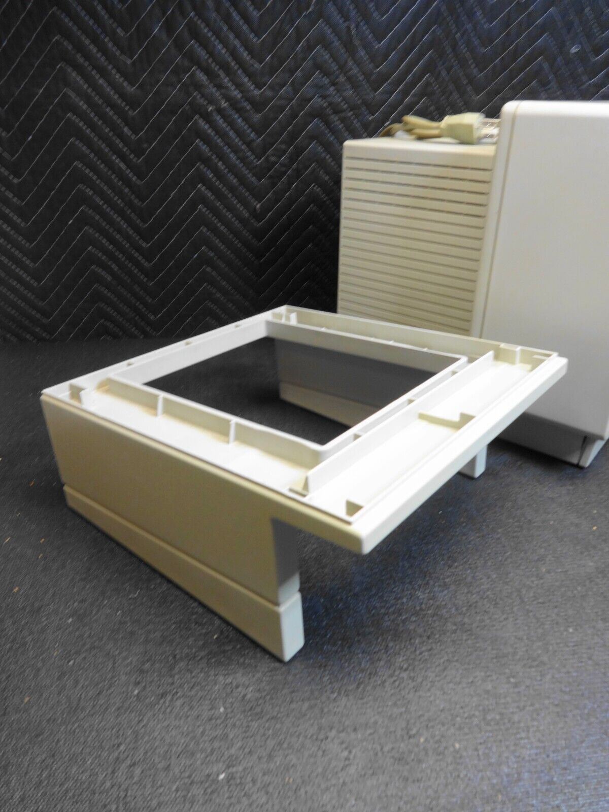 Apple Composite Monitor A2M6020 w/ Stand - 15khz IIgs IIc Plus - Tested