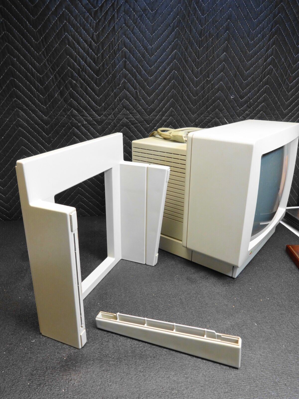 Apple Composite Monitor A2M6020 w/ Stand - 15khz IIgs IIc Plus - Tested