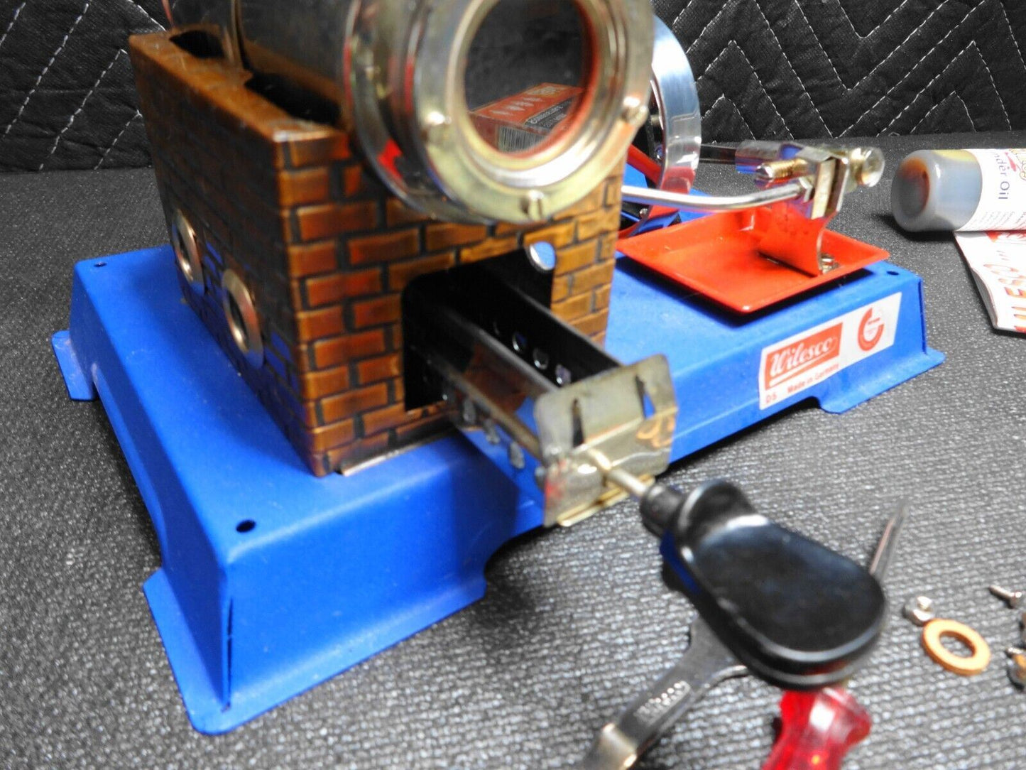 Wilesco - Steam Engine D5 plus Fuel & Oil - Dampfmaschine in excellent condition