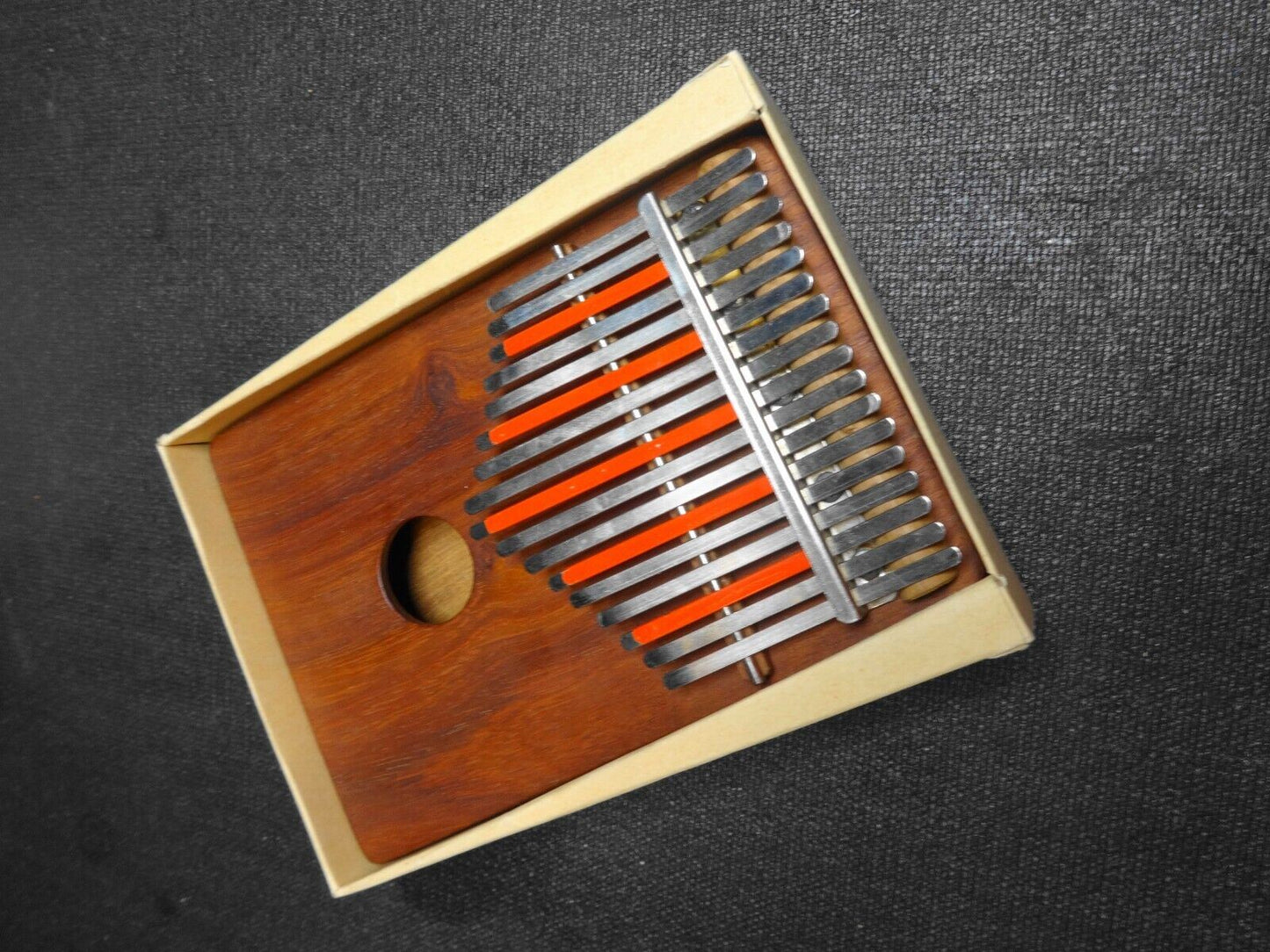 Vintage 1966 HUGH TRACEY TREBLE KALIMBA 17 NOTE in Original BOX w/ INSTRUCTIONS