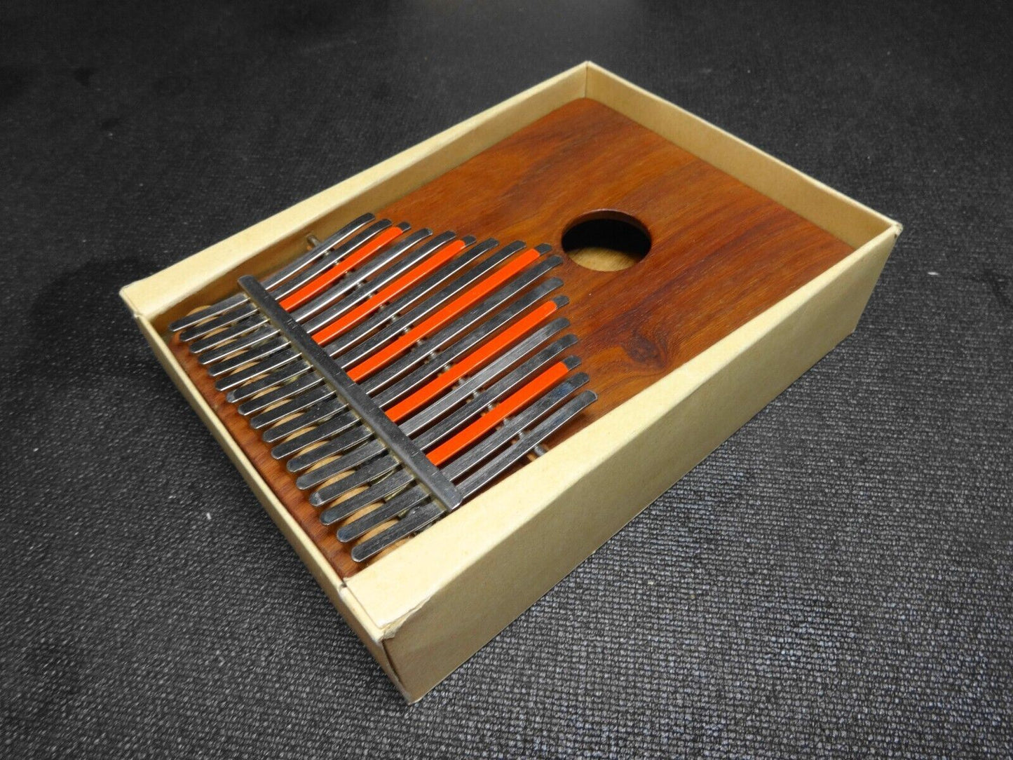 Vintage 1966 HUGH TRACEY TREBLE KALIMBA 17 NOTE in Original BOX w/ INSTRUCTIONS