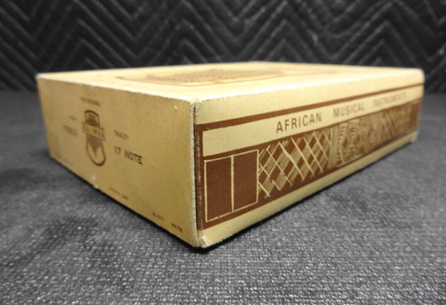 Vintage 1966 HUGH TRACEY TREBLE KALIMBA 17 NOTE in Original BOX w/ INSTRUCTIONS