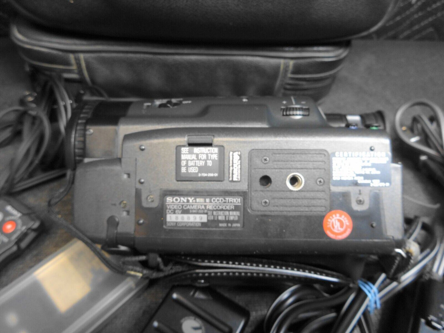 Sony CCD-TR101 Camcorder w/ Charger, Batteries, Cables, Remote & Case